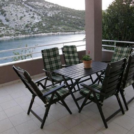 Apartments Ljubi Vinišće Eksteriør bilde