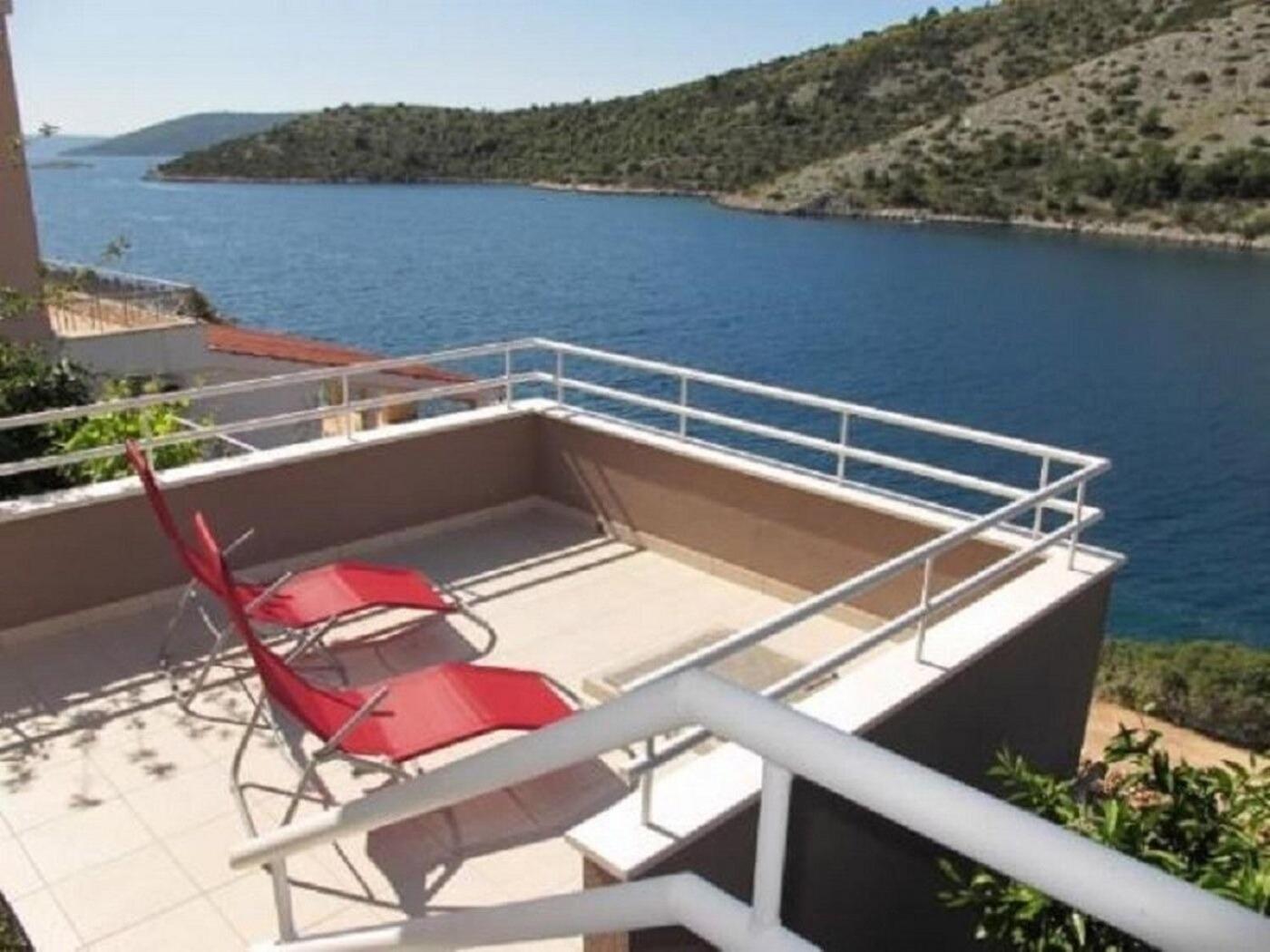 Apartments Ljubi Vinišće Eksteriør bilde