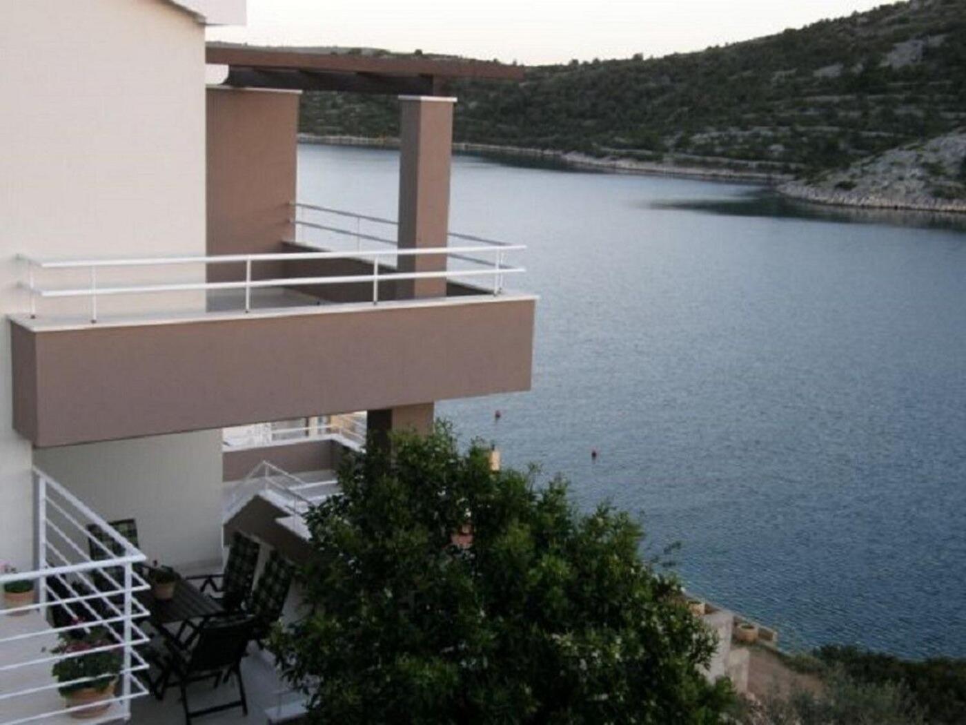 Apartments Ljubi Vinišće Eksteriør bilde