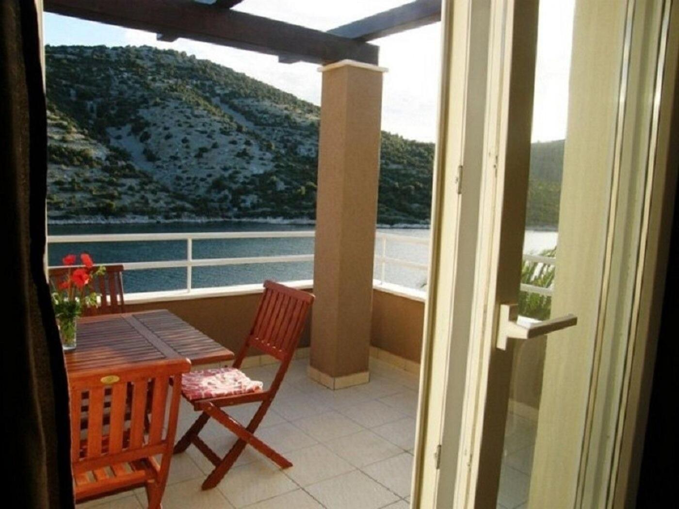 Apartments Ljubi Vinišće Eksteriør bilde