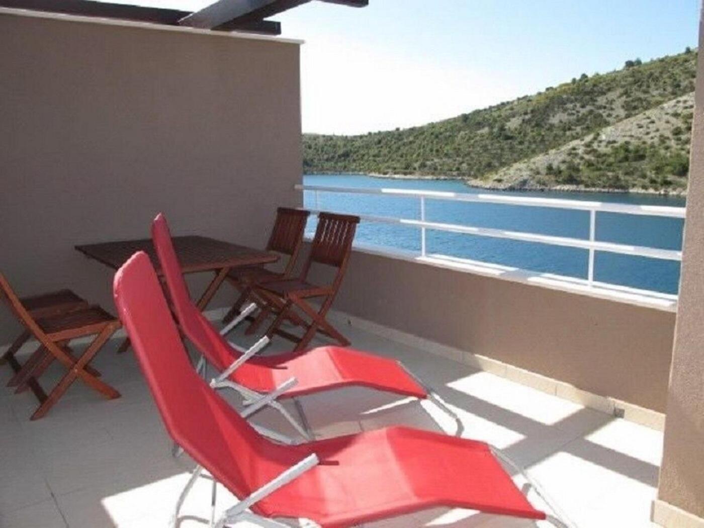 Apartments Ljubi Vinišće Eksteriør bilde