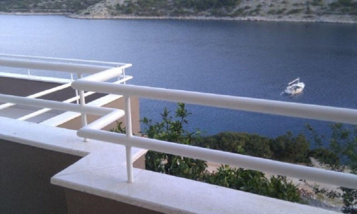 Apartments Ljubi Vinišće Eksteriør bilde